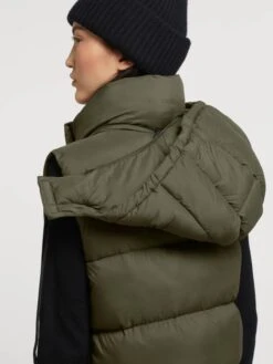 Khujo Bodywarmers Bodywarmer Eden Dames Kaki 15 Khujo Bodywarmers Bodywarmer Eden Dames Kaki -Kledingverkoopwinkel f70a1abd74cd305c00e380cccf495a9c
